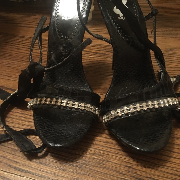 Super Sexy Playboy Bunny Strappy Heels 🖤🤍 - Picture 7 of 10